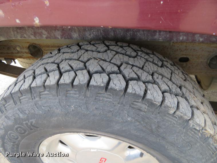 image for item EJ9663 2001 GMC Sierra 1500 Ext. Cab pickup truck