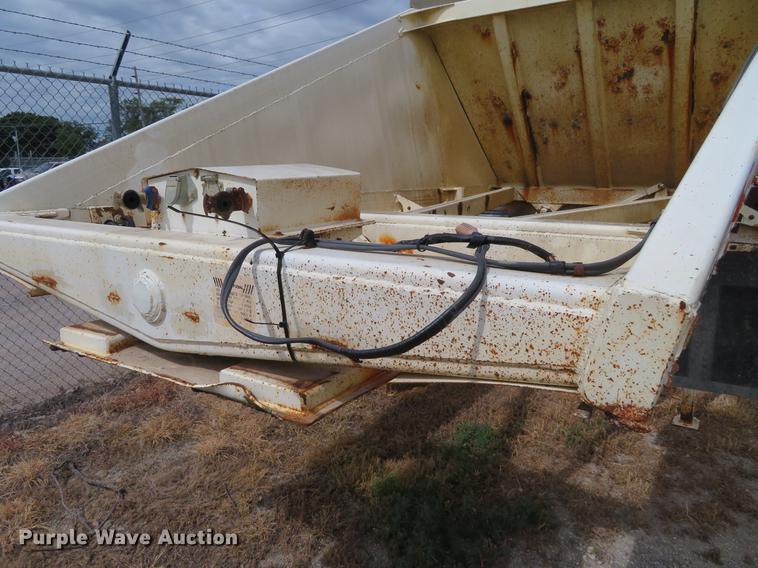image for item EJ9673 1996 Ranch bottom dump trailer