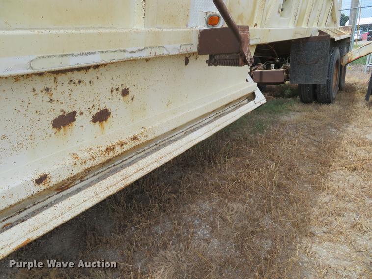 image for item EJ9673 1996 Ranch bottom dump trailer