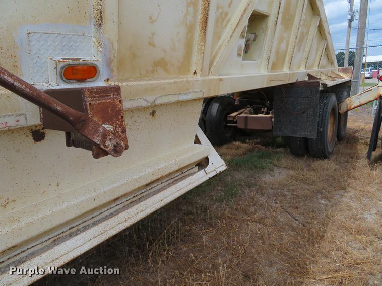 image for item EJ9673 1996 Ranch bottom dump trailer