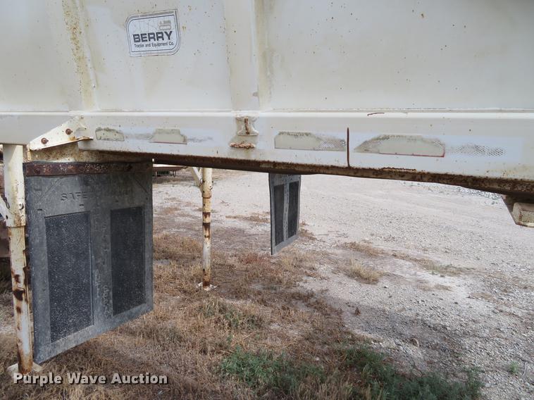 image for item EJ9673 1996 Ranch bottom dump trailer
