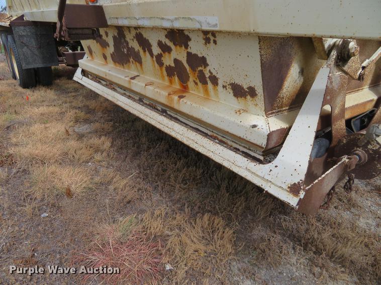 image for item EJ9673 1996 Ranch bottom dump trailer