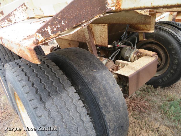 image for item EJ9673 1996 Ranch bottom dump trailer