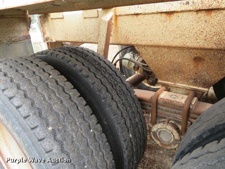 image for item EJ9673 1996 Ranch bottom dump trailer