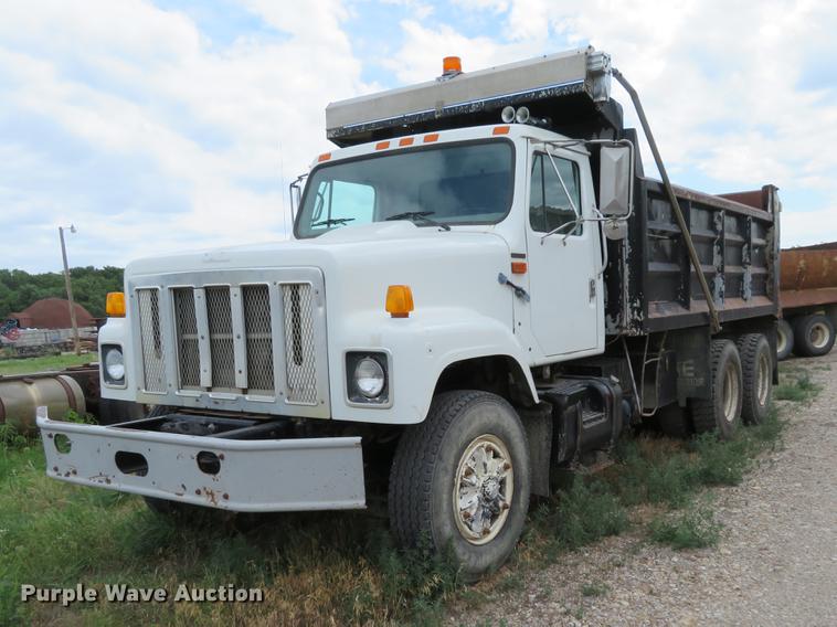image for item EJ9675 1998 International 2554 dump truck