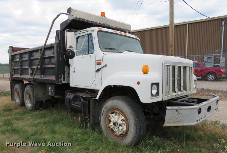 image for item EJ9675 1998 International 2554 dump truck