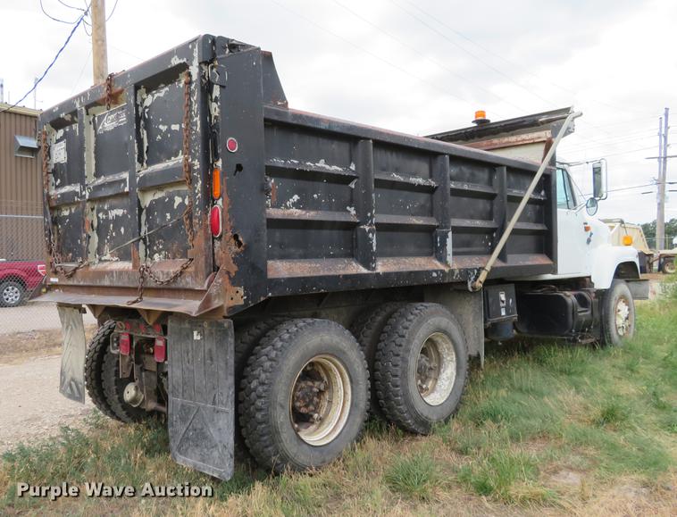 image for item EJ9675 1998 International 2554 dump truck
