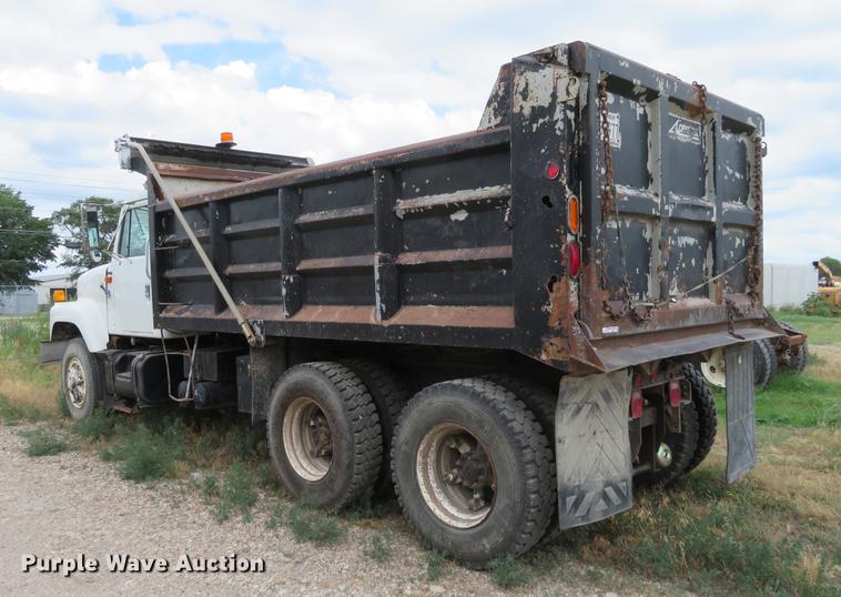 image for item EJ9675 1998 International 2554 dump truck