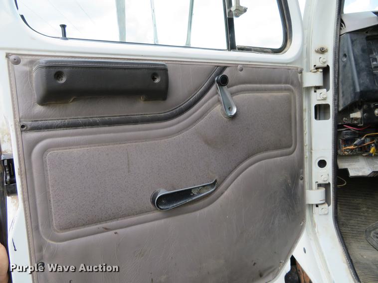 image for item EJ9675 1998 International 2554 dump truck