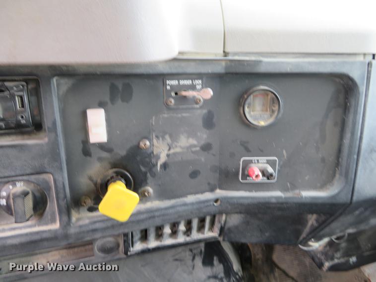 image for item EJ9675 1998 International 2554 dump truck