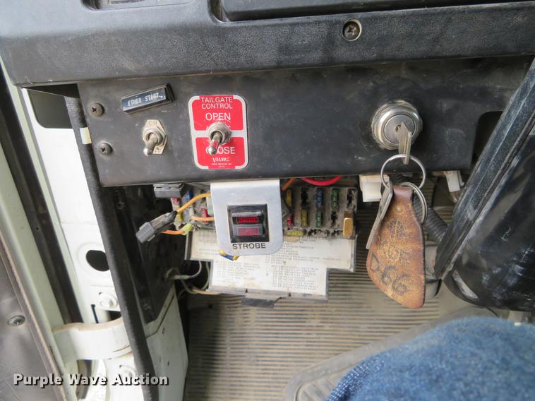 image for item EJ9675 1998 International 2554 dump truck