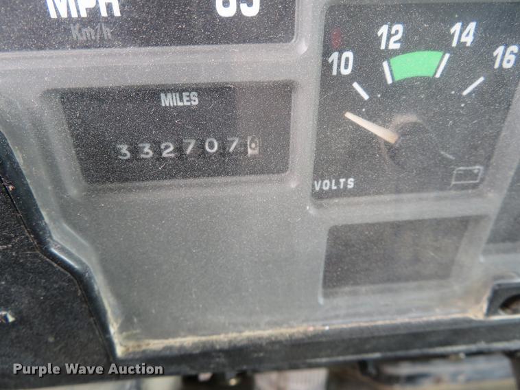 image for item EJ9675 1998 International 2554 dump truck