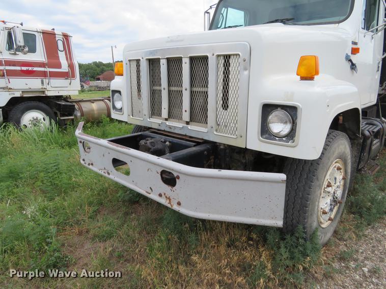 image for item EJ9675 1998 International 2554 dump truck
