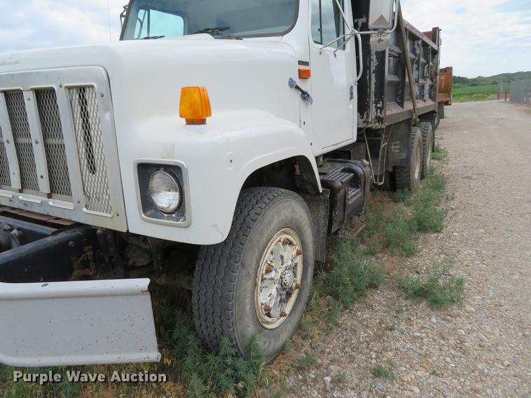 image for item EJ9675 1998 International 2554 dump truck