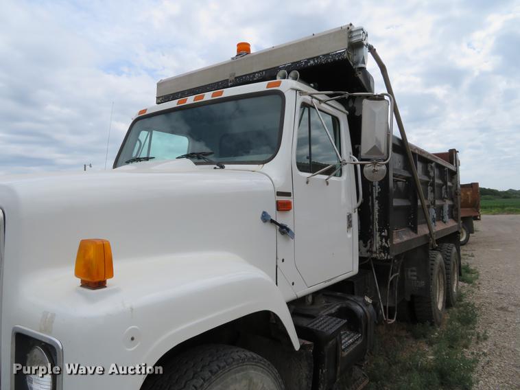 image for item EJ9675 1998 International 2554 dump truck