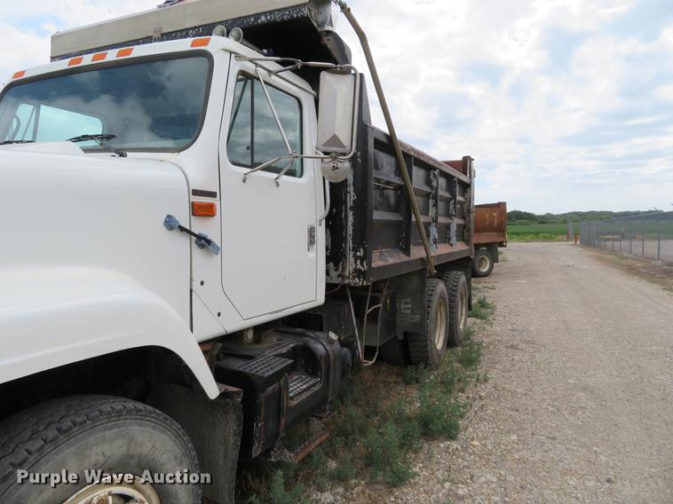 image for item EJ9675 1998 International 2554 dump truck