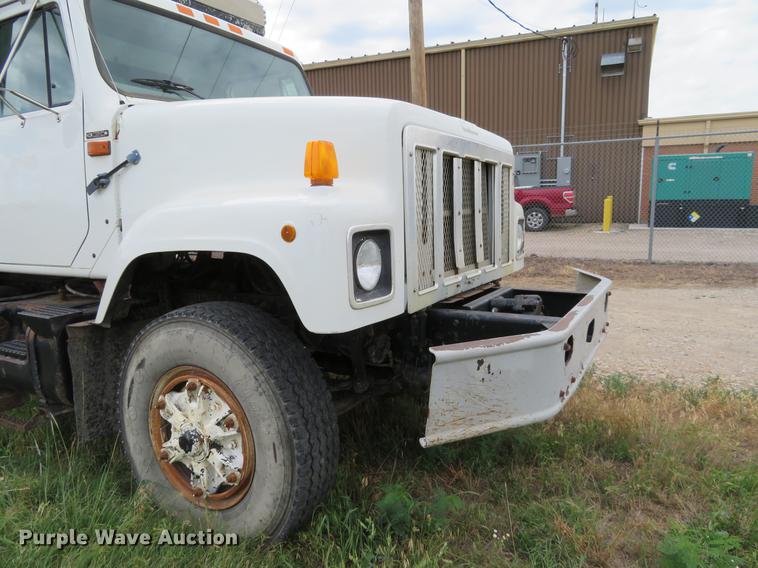 image for item EJ9675 1998 International 2554 dump truck
