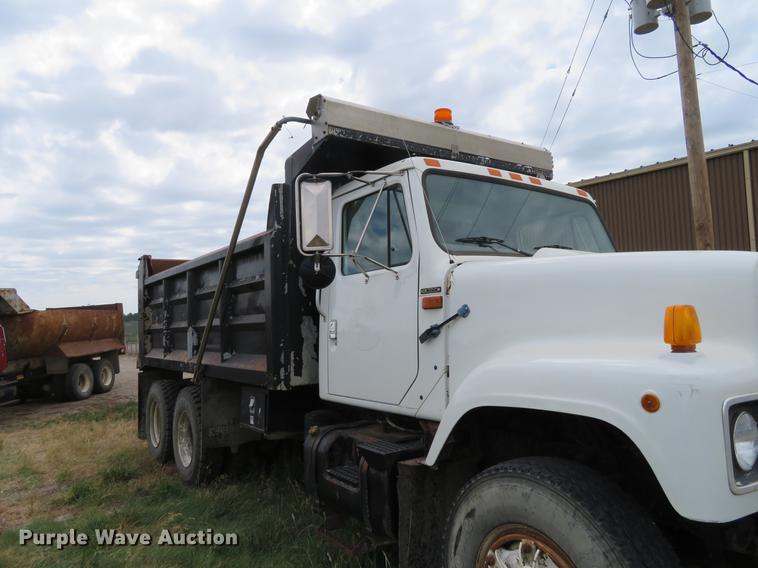 image for item EJ9675 1998 International 2554 dump truck