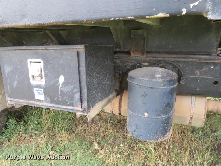 image for item EJ9675 1998 International 2554 dump truck