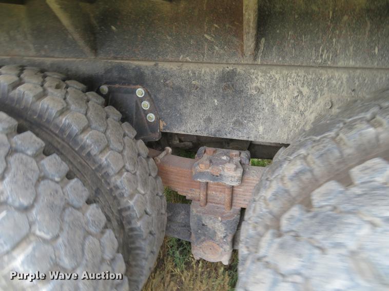 image for item EJ9675 1998 International 2554 dump truck