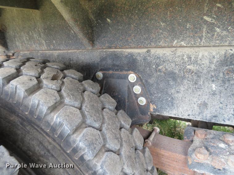 image for item EJ9675 1998 International 2554 dump truck