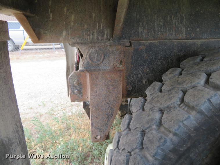 image for item EJ9675 1998 International 2554 dump truck
