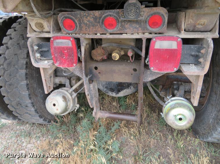 image for item EJ9675 1998 International 2554 dump truck