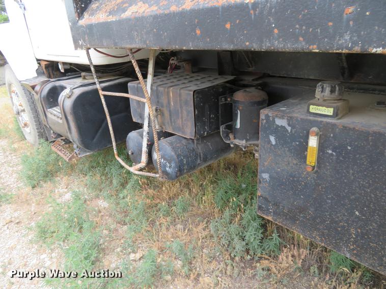 image for item EJ9675 1998 International 2554 dump truck