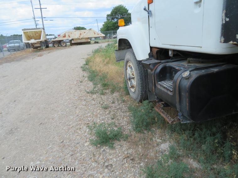 image for item EJ9675 1998 International 2554 dump truck