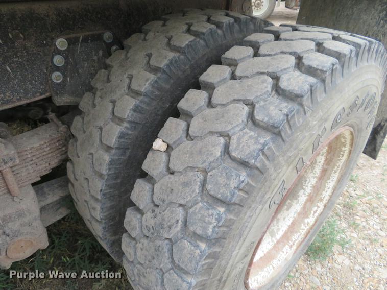 image for item EJ9675 1998 International 2554 dump truck