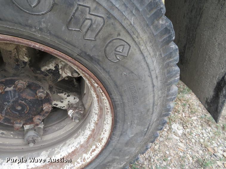 image for item EJ9675 1998 International 2554 dump truck