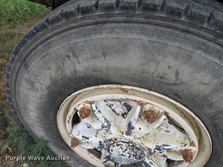 image for item EJ9675 1998 International 2554 dump truck