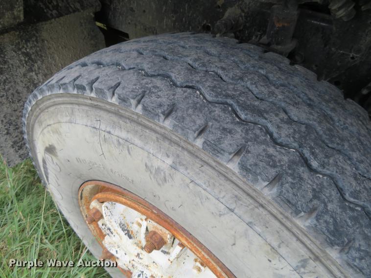 image for item EJ9675 1998 International 2554 dump truck