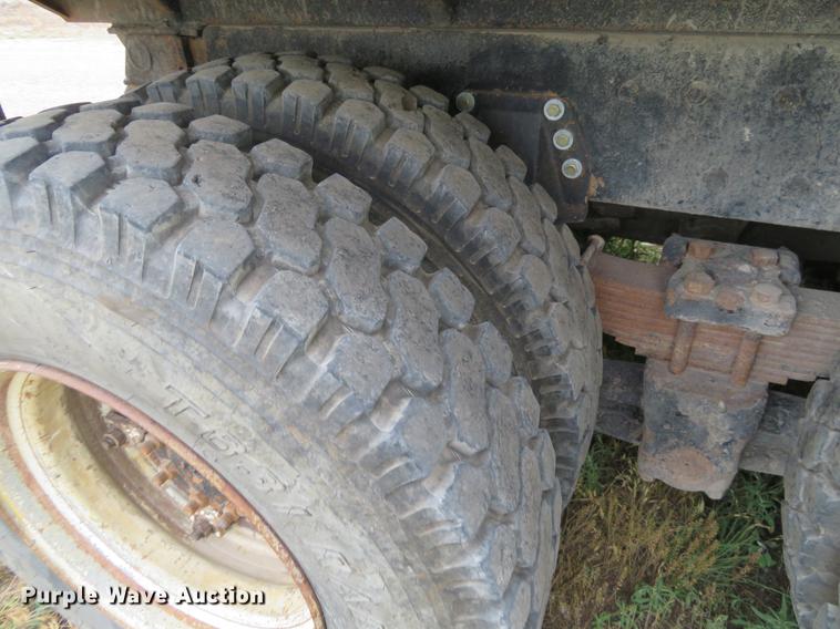 image for item EJ9675 1998 International 2554 dump truck