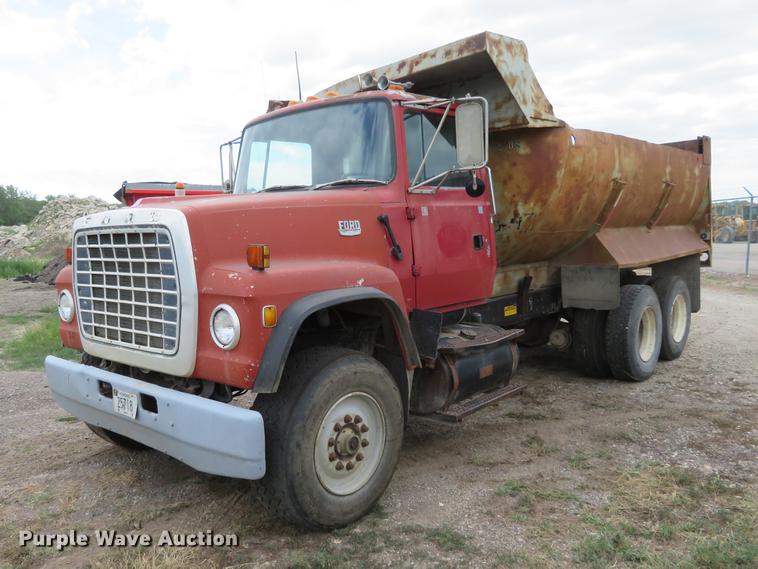 image for item EJ9676 1994 Ford LT8000 dump truck