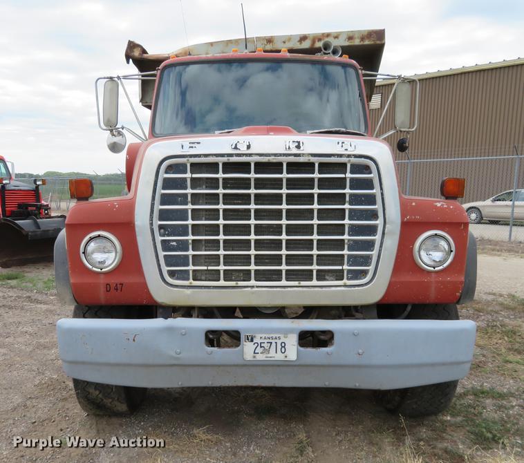 image for item EJ9676 1994 Ford LT8000 dump truck