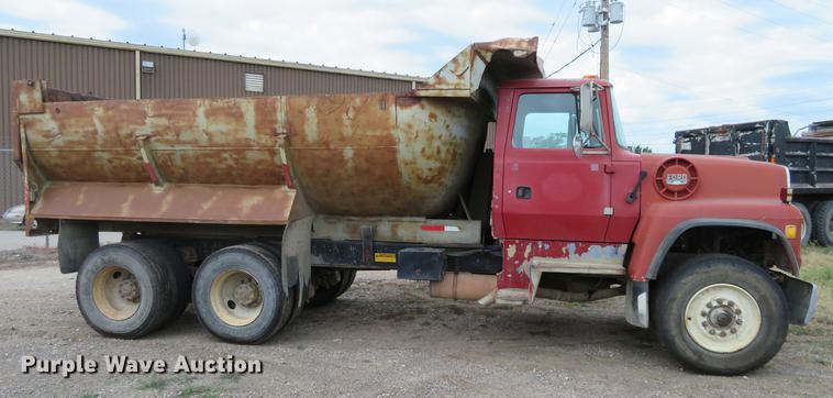 image for item EJ9676 1994 Ford LT8000 dump truck