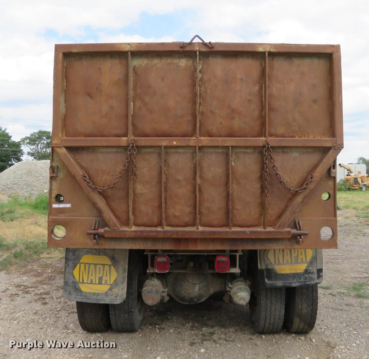 image for item EJ9676 1994 Ford LT8000 dump truck