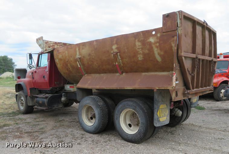 image for item EJ9676 1994 Ford LT8000 dump truck