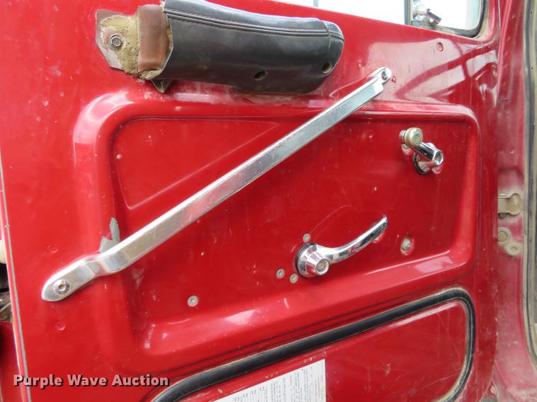 image for item EJ9676 1994 Ford LT8000 dump truck