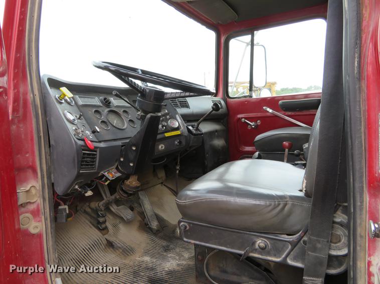 image for item EJ9676 1994 Ford LT8000 dump truck