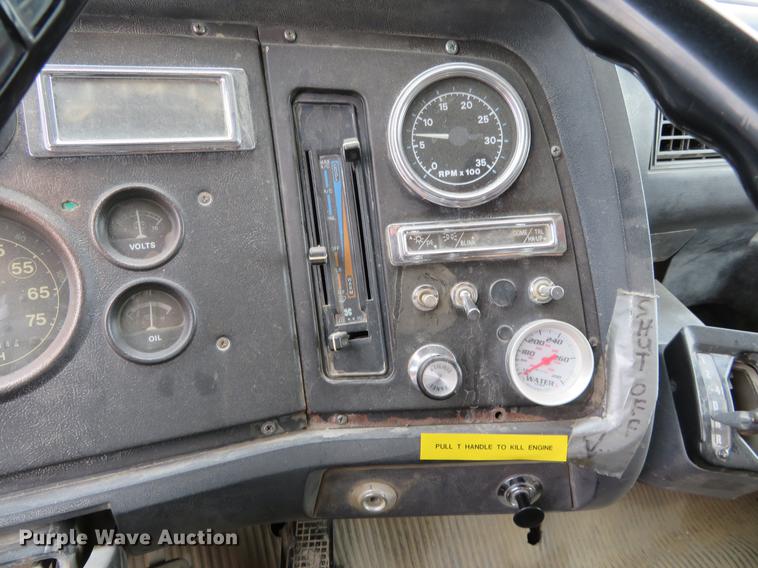 image for item EJ9676 1994 Ford LT8000 dump truck