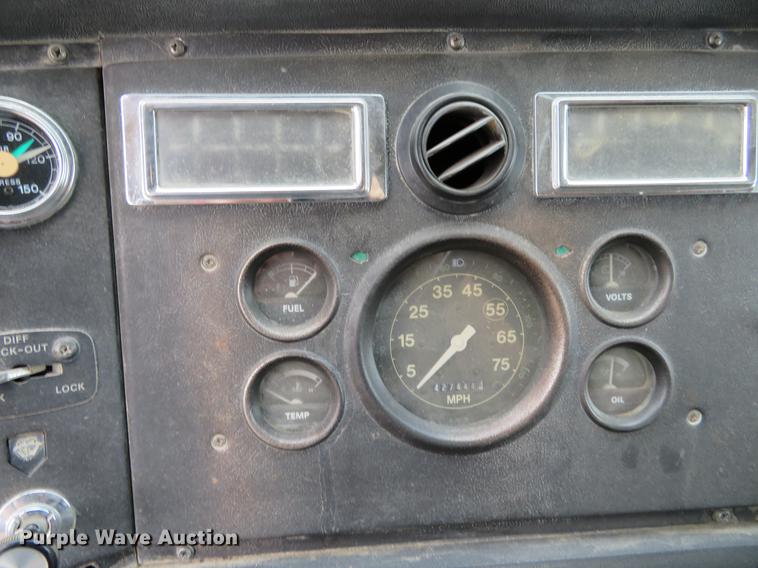 image for item EJ9676 1994 Ford LT8000 dump truck