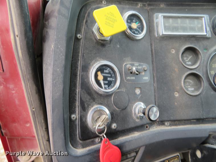 image for item EJ9676 1994 Ford LT8000 dump truck