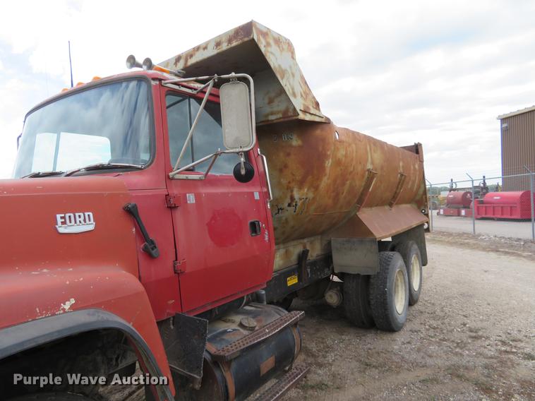 image for item EJ9676 1994 Ford LT8000 dump truck