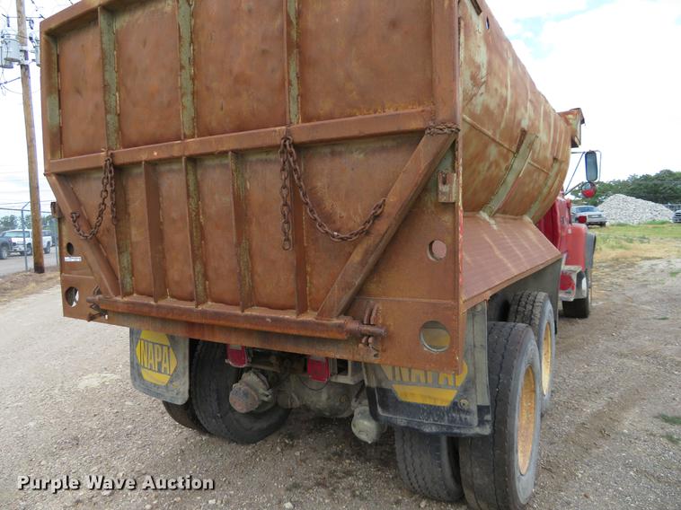 image for item EJ9676 1994 Ford LT8000 dump truck