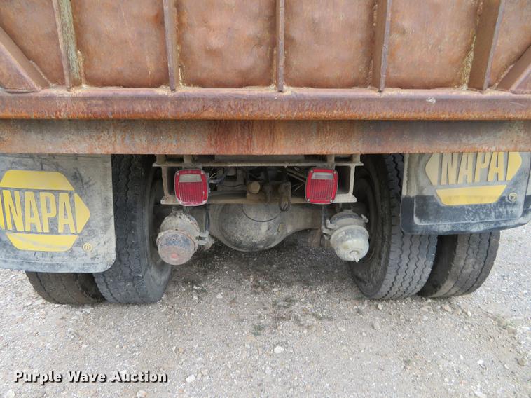 image for item EJ9676 1994 Ford LT8000 dump truck