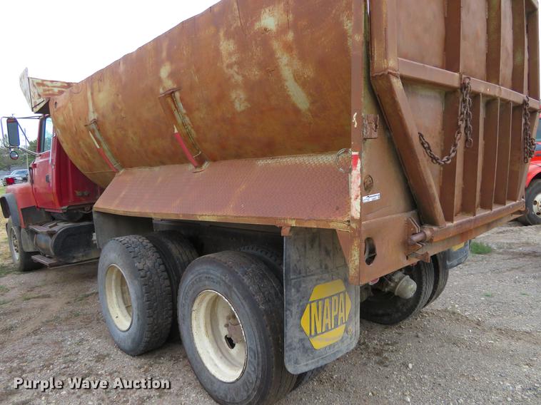 image for item EJ9676 1994 Ford LT8000 dump truck