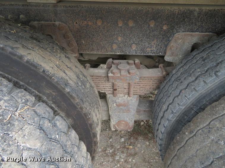 image for item EJ9676 1994 Ford LT8000 dump truck