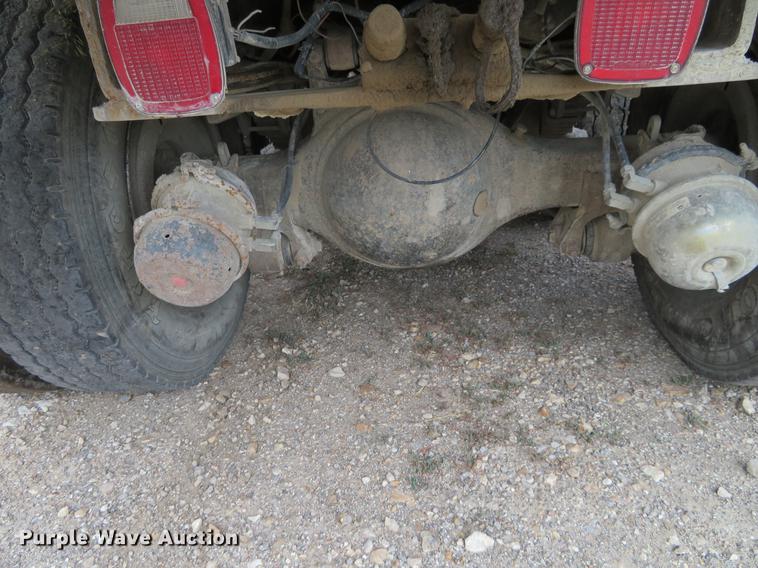 image for item EJ9676 1994 Ford LT8000 dump truck